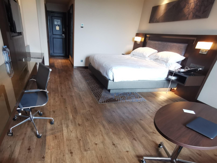 Queen room